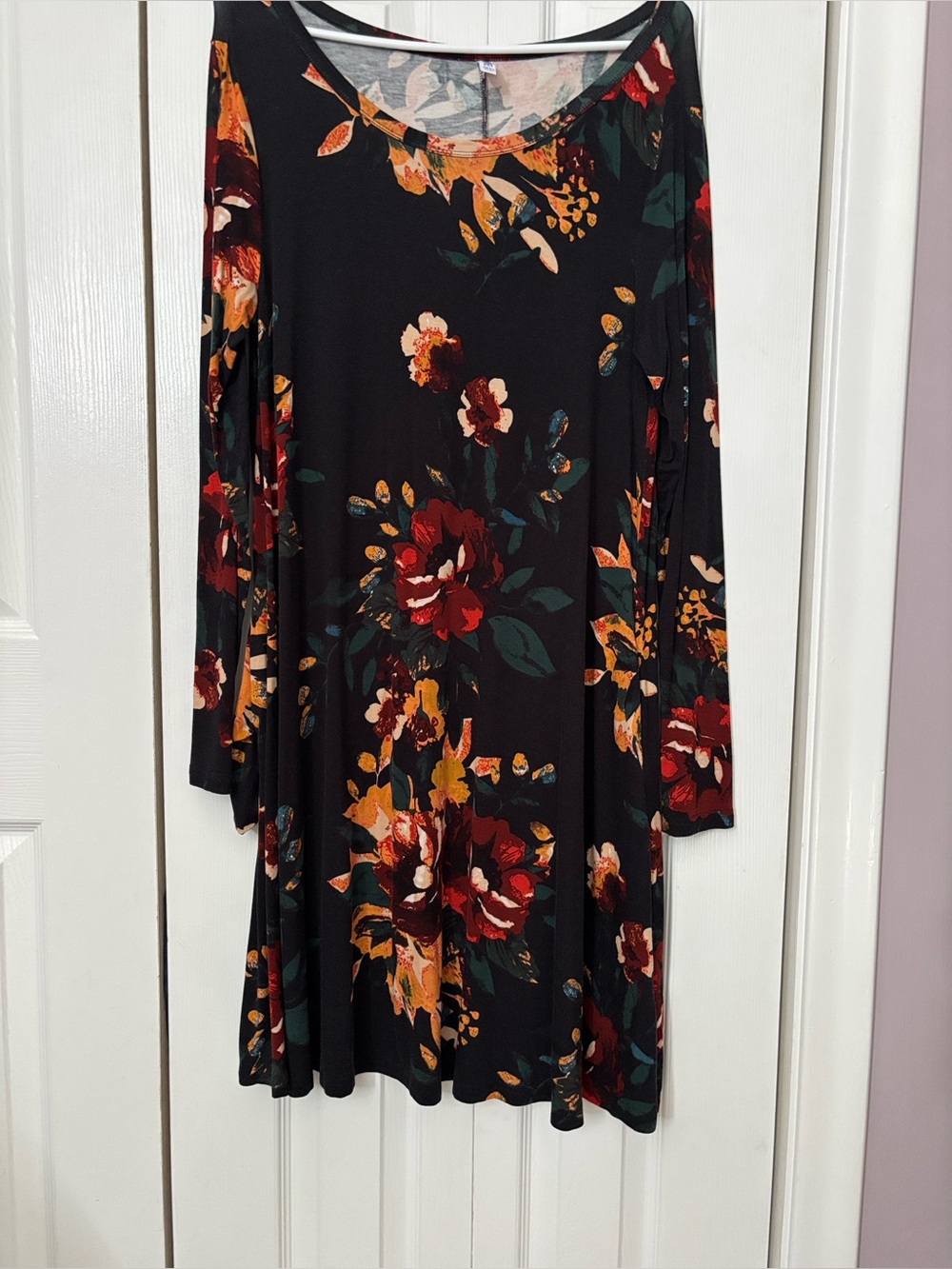 Women's Black Floral Long-Sleeve Swing Dress